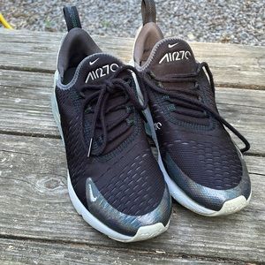Nike Air 270 womens shoe